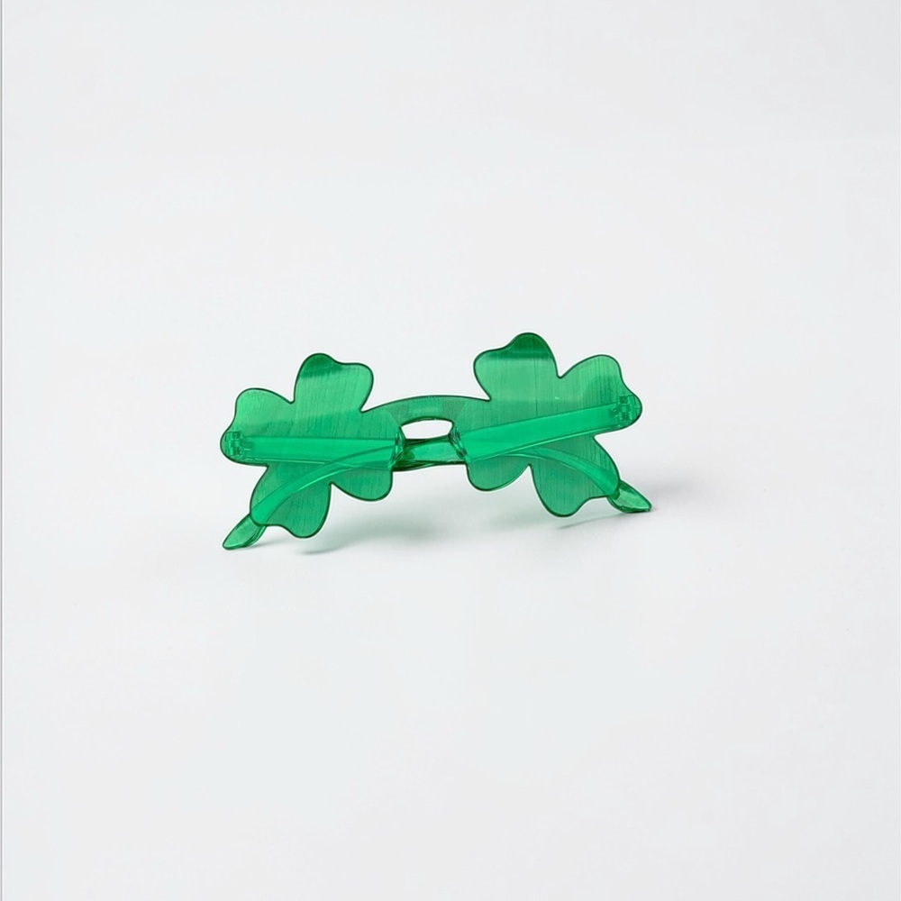 St. Pattys day 4 leaf clover green shades